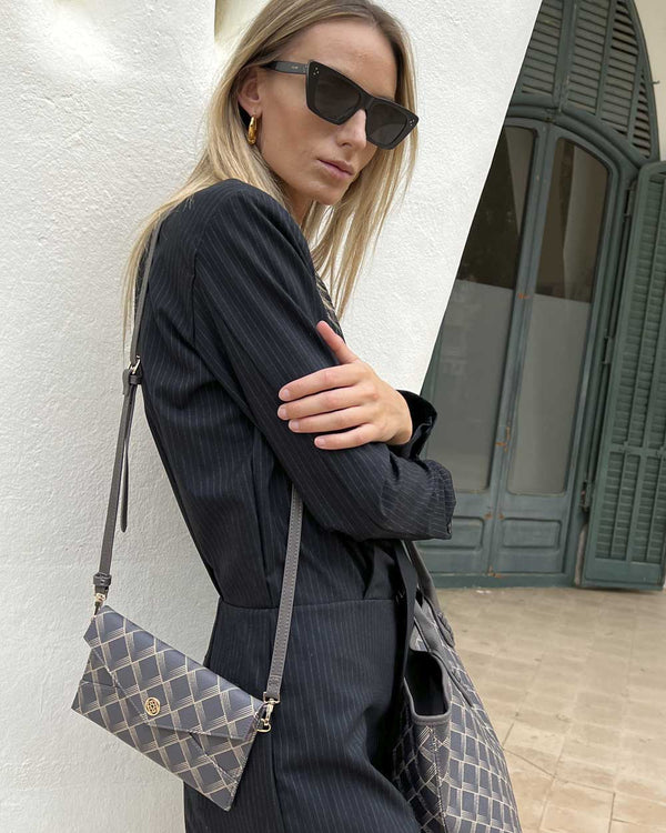 XXL fille avec sac à main à imprimé géométrique marron et noir pour femmes