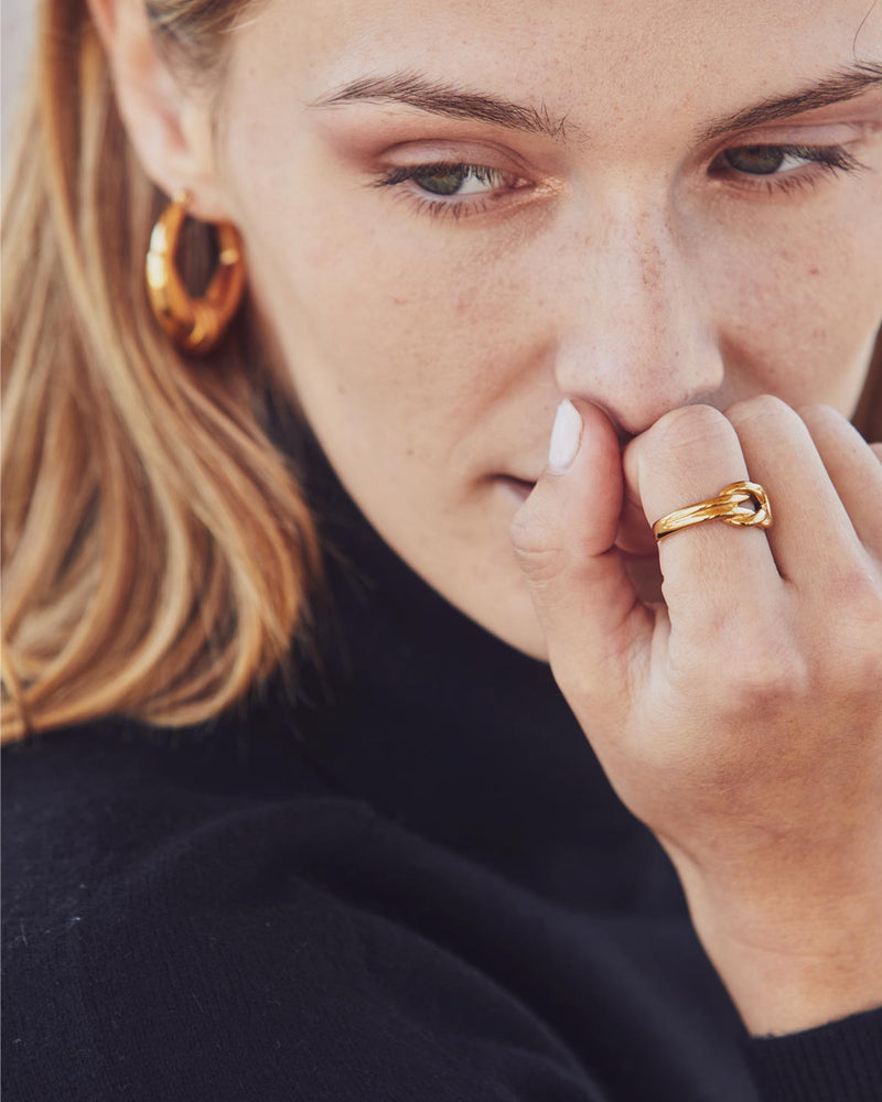 Bague femme avec nœud combinée avec des boucles d'oreilles